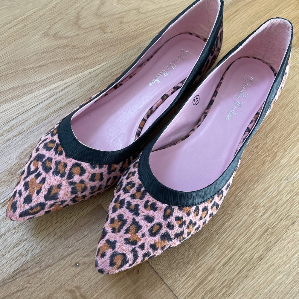 Super cute flats.